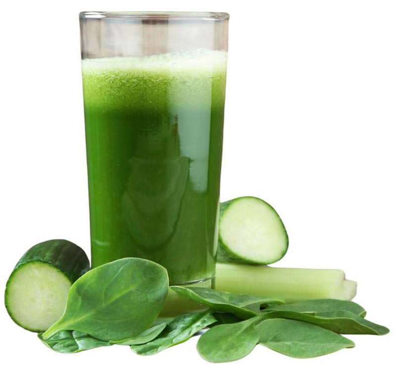 Une image contenant des herbes, un verre et un légume